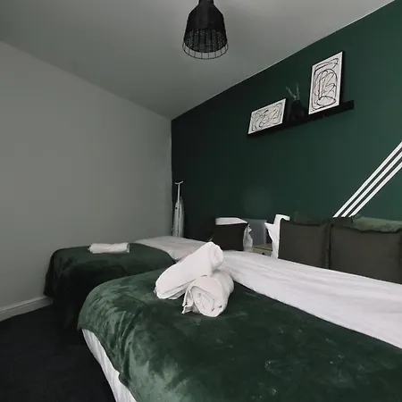 Spacious 3br Flat For Groups Visiting With Keyless Check-in, Free Wifi And Parking 아파트 *