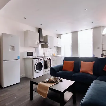 아파트 Spacious 3br Flat For Groups Visiting With Keyless Check-in, Free Wifi And Parking