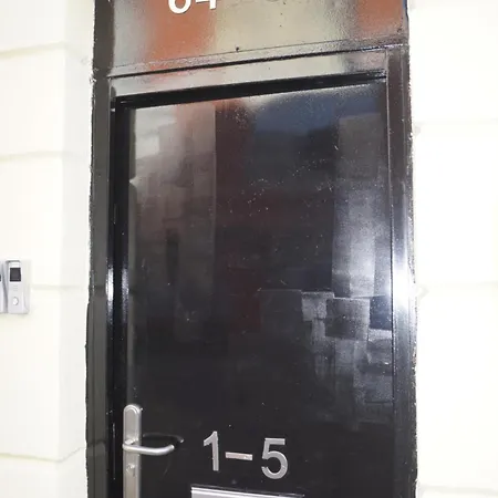 아파트 Spacious 3br Flat For Groups Visiting With Keyless Check-in, Free Wifi And Parking *