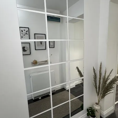 Spacious 3br Flat For Groups Visiting With Keyless Check-in, Free Wifi And Parking 아파트 버밍엄