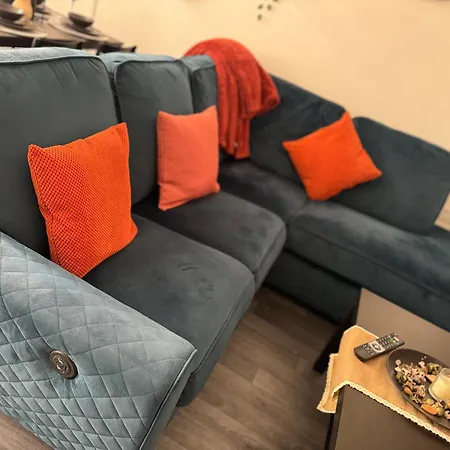 아파트 Spacious 3br Flat For Groups Visiting With Keyless Check-in, Free Wifi And Parking