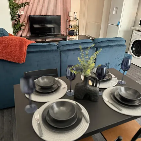 Spacious 3br Flat For Groups Visiting With Keyless Check-in, Free Wifi And Parking 버밍엄