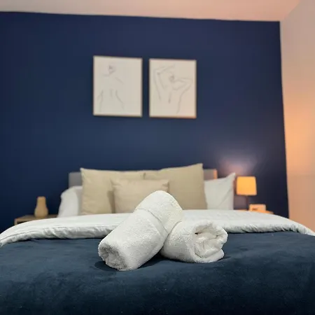 Spacious 3br Flat For Groups Visiting With Keyless Check-in, Free Wifi And Parking